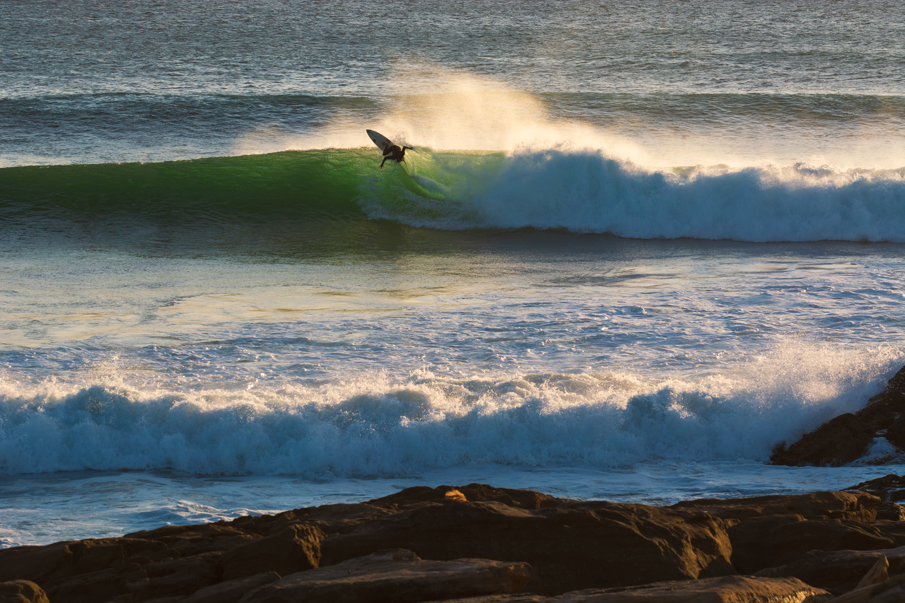 Земята на безкрайните десни вълни - разказ и фото история от Борислав Камилов-Бобо